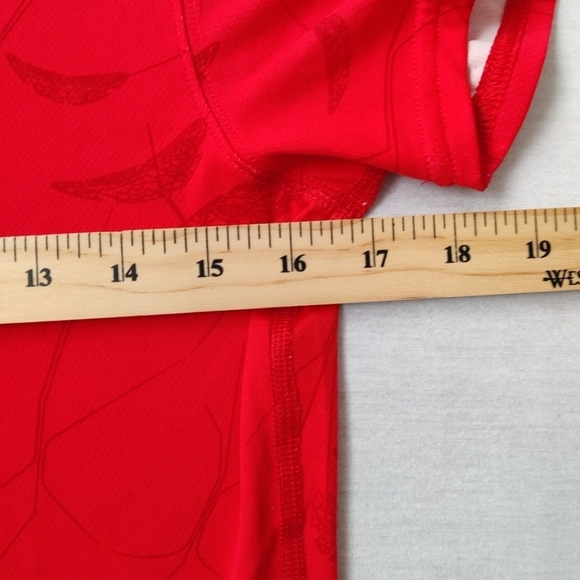 HELLY Hansen red t-shirt with leaf prints size Small - Picture 5 of 9